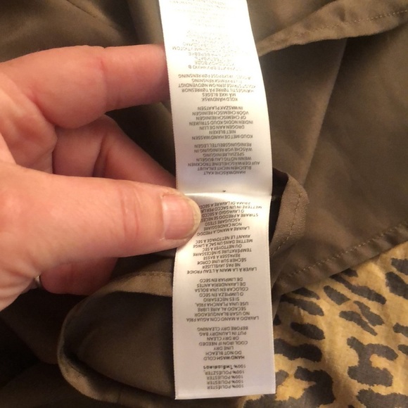 Micheal Kors size Medium brownish green silky top runs large like new - Picture 7 of 11